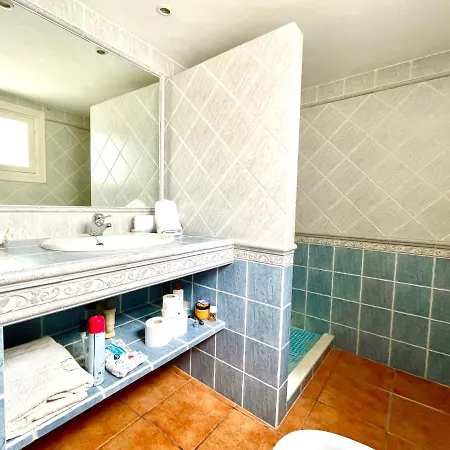 Casa De Pueblo En El Centro De Estepona, Plaza De Las Flores