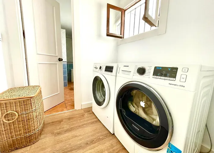 Casa De Pueblo En El Centro De Estepona, Plaza De Las Flores *