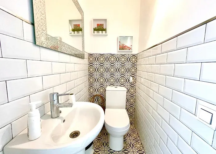 Casa De Pueblo En El Centro De Estepona, Plaza De Las Flores