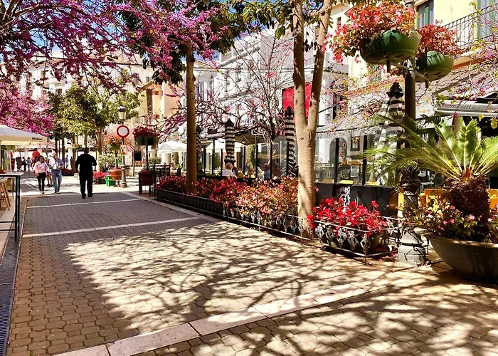 Casa De Pueblo En El Centro De Estepona, Plaza De Las Flores